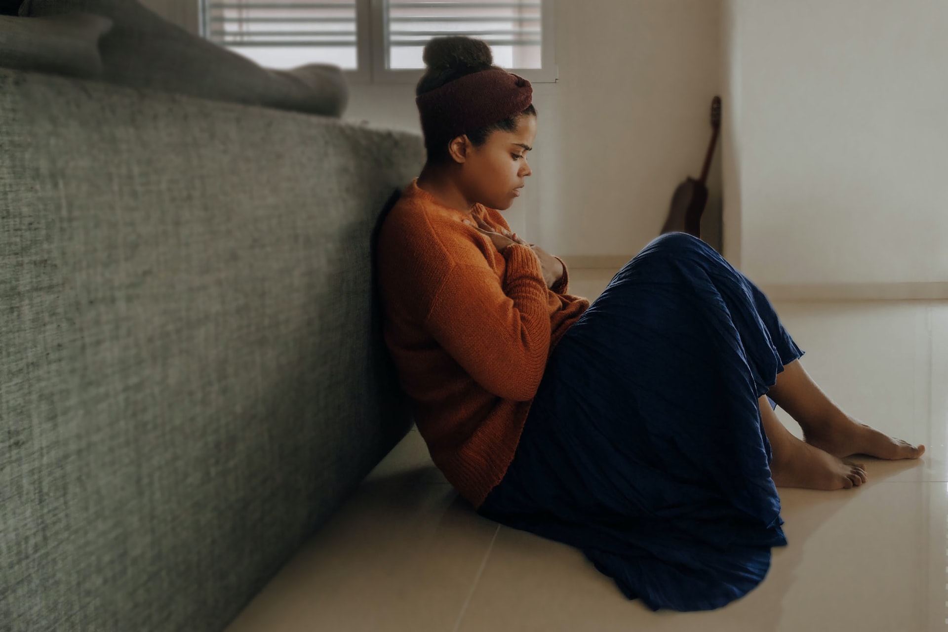 joice-kelly-rXrMy7mXUEs-unsplash stress and anxiety woman